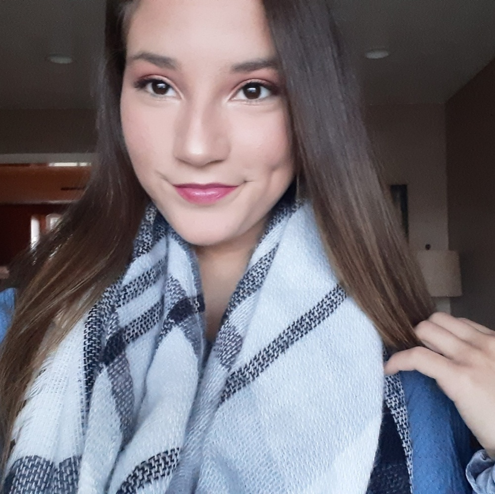 Meet your Posher, Alexis